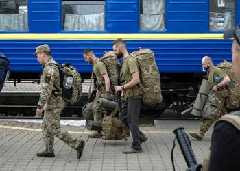 Военным разрешат уходить в отпуск во время войны