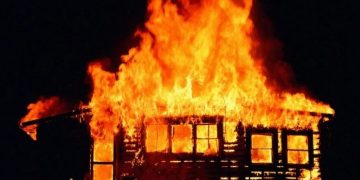 Упавший метеорит сжег дом жителя США