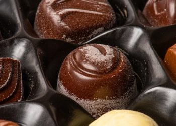 Почему обычный шоколад становится белым