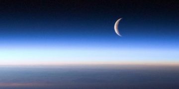 Верхняя атмосфера Земли неуклонно сжимается