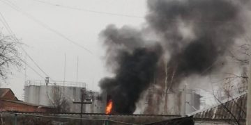 В России на нефтебазе вспыхнул пожар