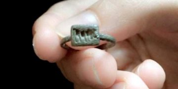 В Омане нашли серебряную драгоценность возрастом 5000 лет