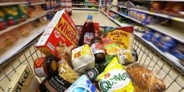 ТОП-10 товаров, которыми запасаются украинцы во время войны