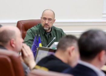 Кабмин раскрыл уровень зарплат министров