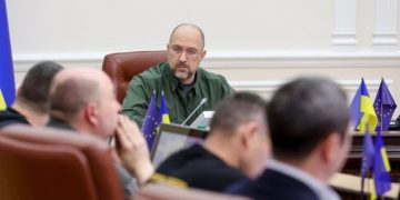 Кабмин раскрыл уровень зарплат министров
