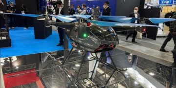 В Японии собрали супер-дрон с двигателем