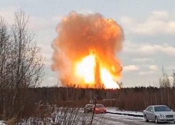 Мощный взрыв произошел на газопроводе под Санкт-Петербургом