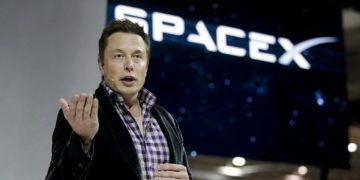 Илон Маск подал в суд на украинских айтишников