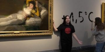 Активистки приклеили себя к картинам Франсиско-Хосе де Гойи