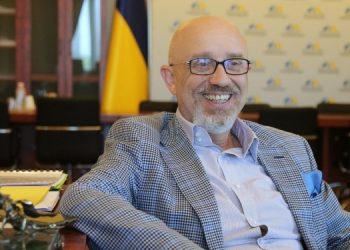 Резников объявил о мобилизации 300 тысяч комаров