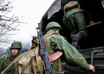 В России выдают иностранцам повестки