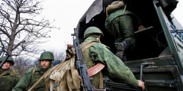 В России выдают иностранцам повестки