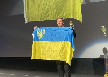 Бенедикт Камбербэтч и Джуд Лоу помогли собрать деньги на “скорые” для Украины