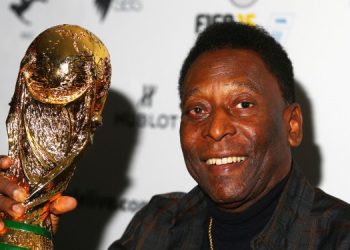 Смертельно больного футболиста Пеле поместили в хоспис