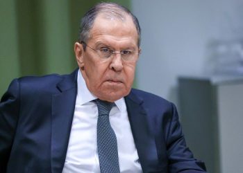 Лавров начал угрожать Украине российской армией