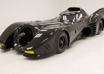 На продажу выставили настоящий Бэтмобиль