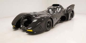 На продажу выставили настоящий Бэтмобиль