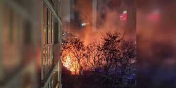 В центре Ростова вспыхнул сильный пожар