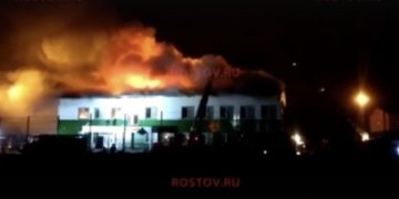 В РФ полностью сгорел корпус воинской части