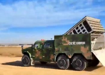 Китай похвастался автономным роем дронов