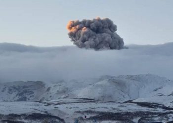 Вулкан на Курилах выбросил пепел на высоту до 3 км