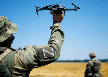 Военным РФ запрещают использовать дроны и смартфоны