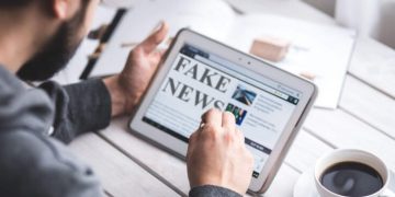 Какие личные качества не дают людям верить фейковым новостям