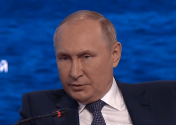 Путин “взял в заложники” родственников дипломатов