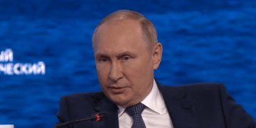 Путин “взял в заложники” родственников дипломатов