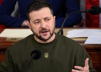 Премьер Японии пригласит Зеленского на саммит G7