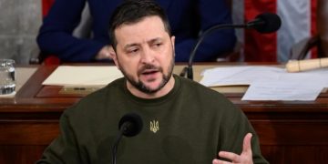 Премьер Японии пригласит Зеленского на саммит G7