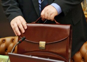 Увольнения чиновников в Украине