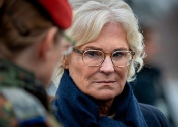 Кристине Ламбрехт уходит с поста министра обороны Германии