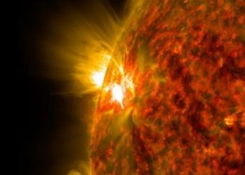 К Земле летит огромный поток плазмы