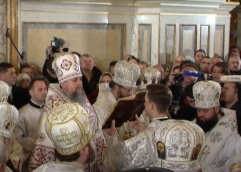 ПЦУ проводит богослужение в Киево-Печерской Лавре