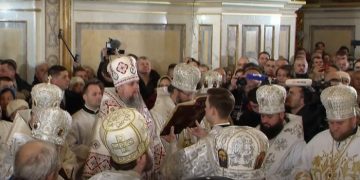 ПЦУ проводит богослужение в Киево-Печерской Лавре