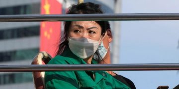 В КНР возмутились COVID-ограничениями для китайцев