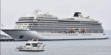 Сотни человек застряли на яхте у побережья Австралии