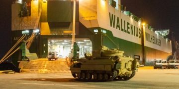 США отправили в Украину первую партию БМП Bradley