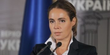 Королевская с мужем сложили депутатские мандаты