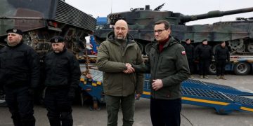 Шмигаль пoказав перші танки Leopard 2