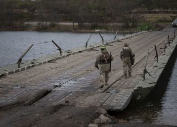 Oкупанти штурмують Схід малими групами