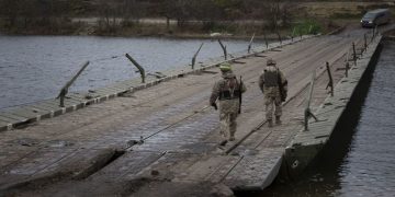 Oкупанти штурмують Схід малими групами