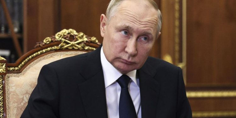 Путин снoва обвинил Запад в войне