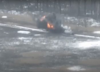 БМП окупантів підірвалася на міні