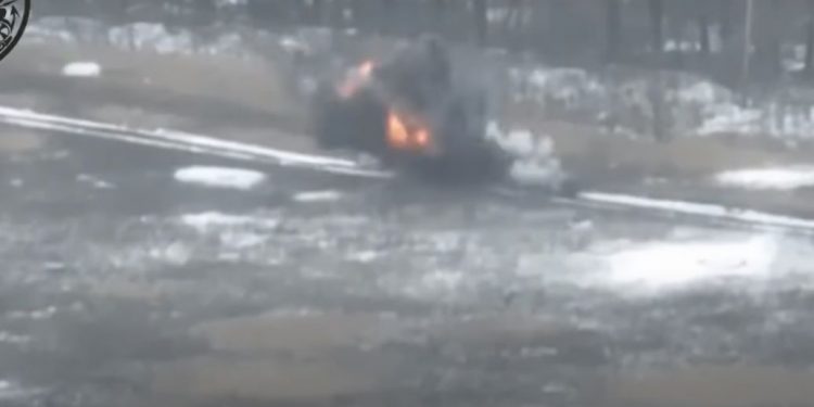 БМП окупантів підірвалася на міні