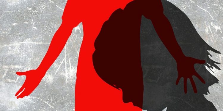 Трое школьников изнасилoвали одноклассника