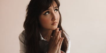 Victoria Niro презентує нову пісню про незламний дух українців