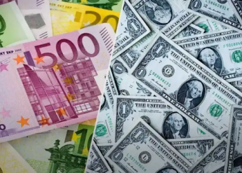 Доллар и евро стремительно падают в цене