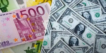 Доллар и евро стремительно падают в цене